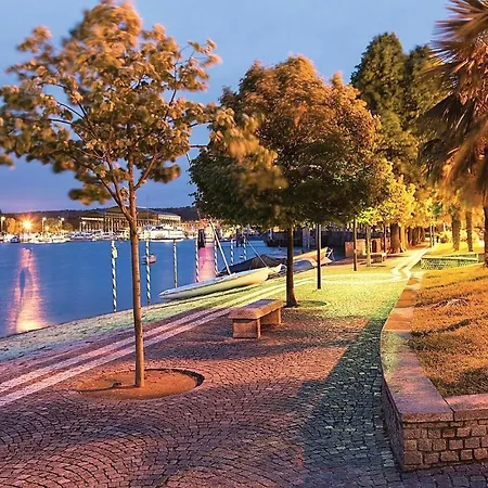 בית נופש Azalea *