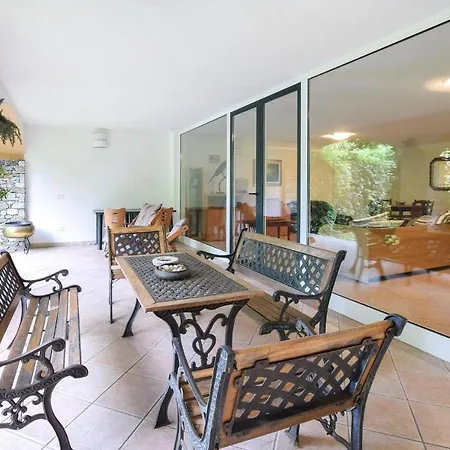 בית נופש Azalea *